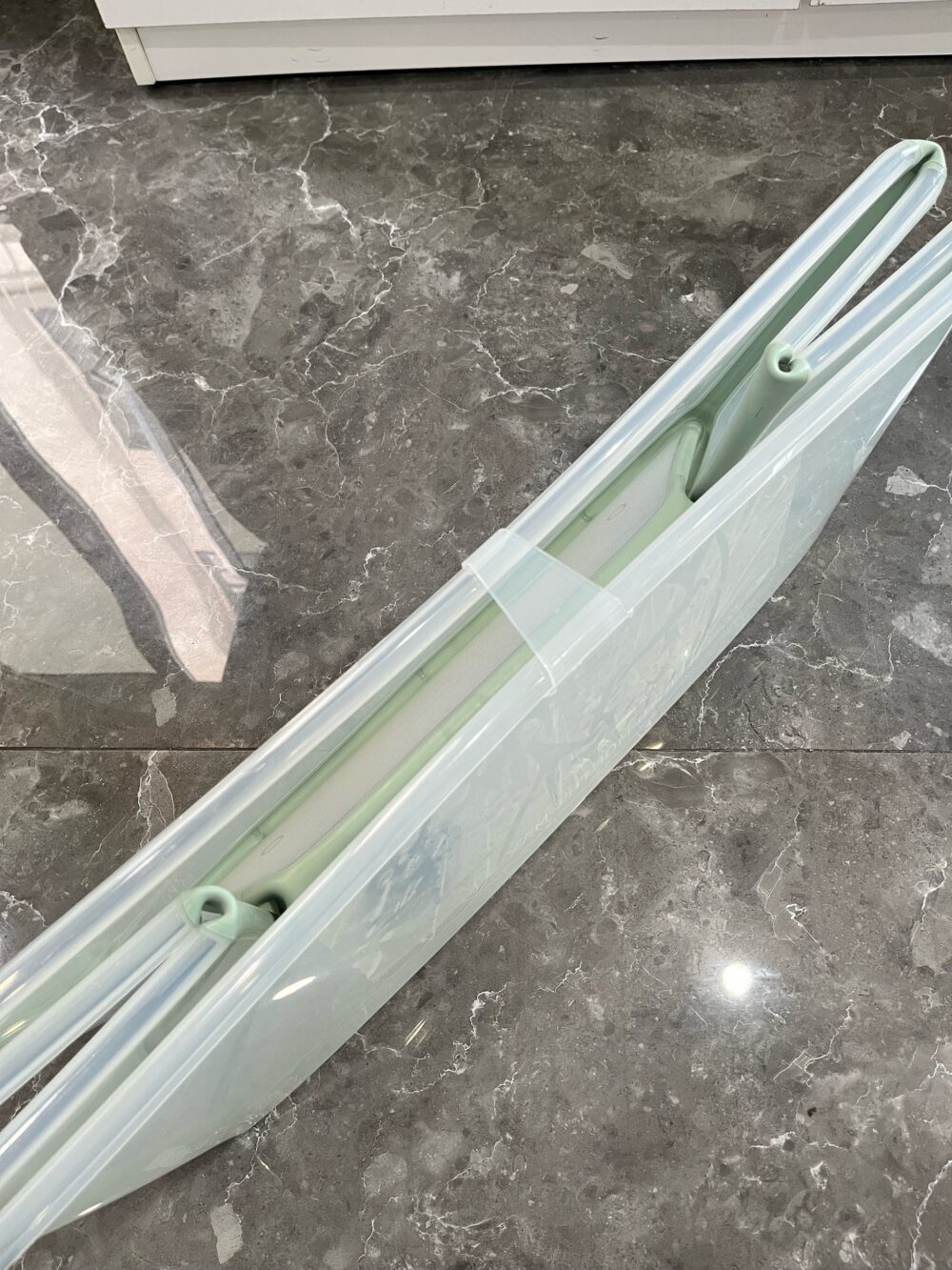 Bồn tắm gấp gọn kèm ghế tựa lưng cho bé có đế chống trượt, Stokke viền màu xanh lá ( full box) - Ảnh 17