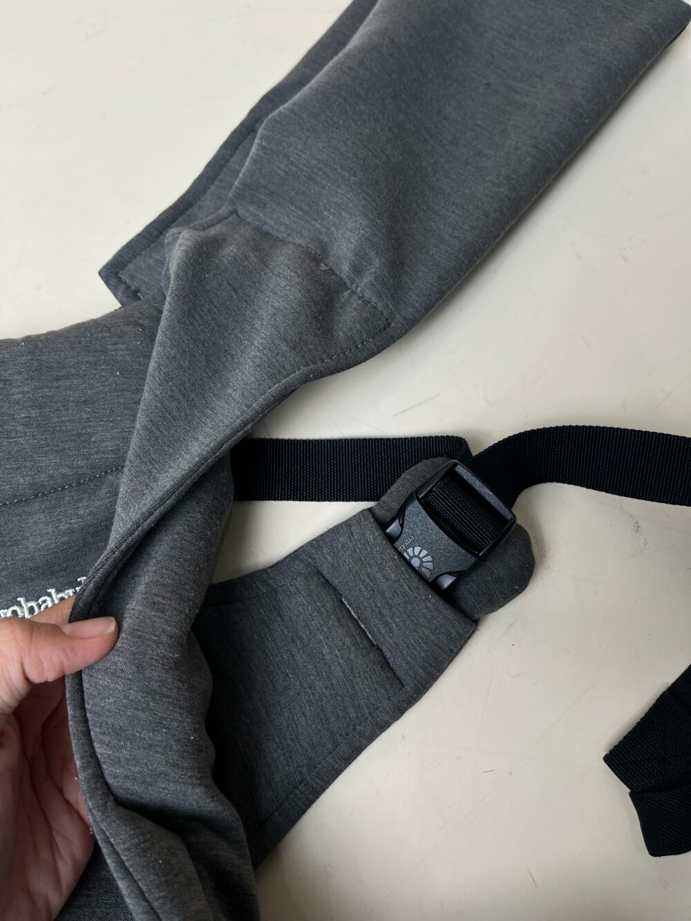 Địu sơ sinh Ergobaby Embrace & soft air mesh vải lưới sợi thoáng khí, màu xám (no box) - Ảnh 4