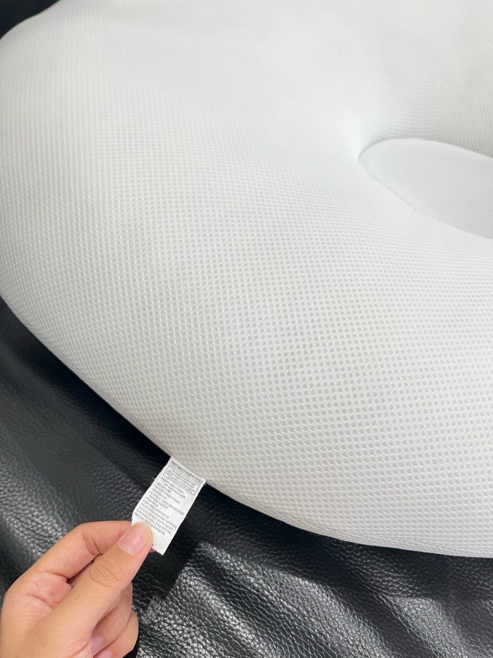 Gối chống trào ngược Rototo bebe vải Airmesh Waffle hoạ tiết gấu màu trắng (size: 0->12m) - Ảnh 3