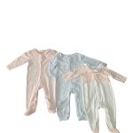 Set 3 bộ sleepsuit mix brand Giggles và Nous màu hồng, trắng, xanh ( size: 3/6m)