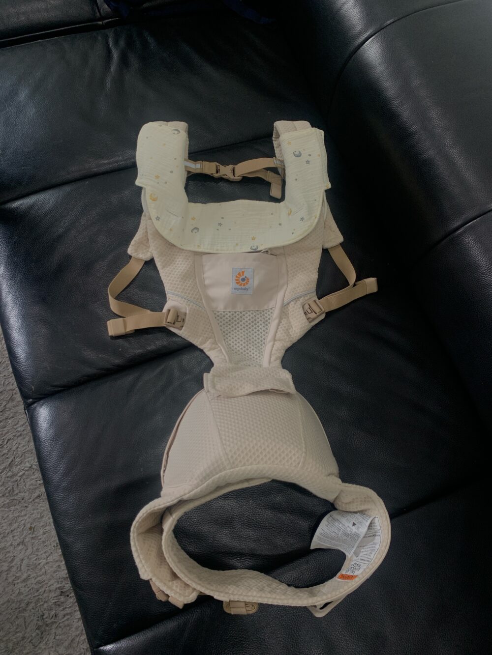 Địu Ergobaby Alta Hipseat màu be, tặng kèm yếm địu (cho bé 4m/5.5kg -> 20kg) - Ảnh 2