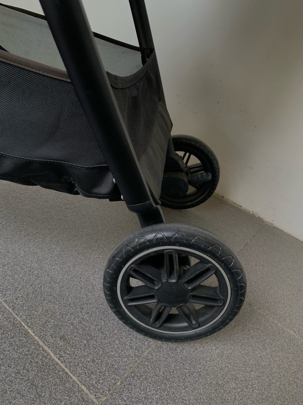 Xe đẩy Nuna Triv màu xám be (khung đen) - Ảnh 15