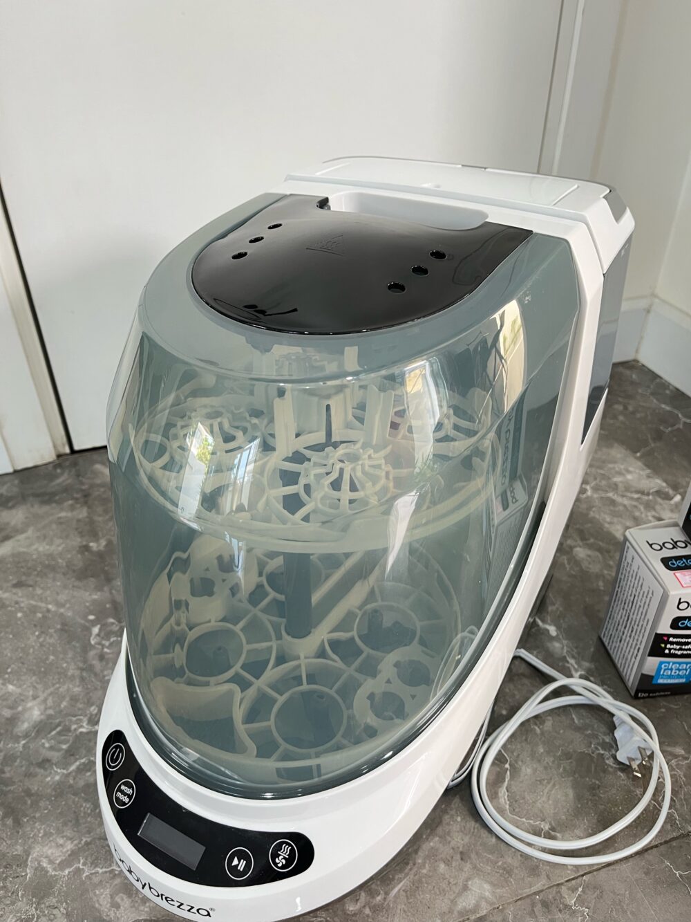 Máy rứa bình sữa Baby Brezza (BẢN US sử dụng kèm chuyển nguồn) tặng kèm túi viên rửa - Ảnh 4