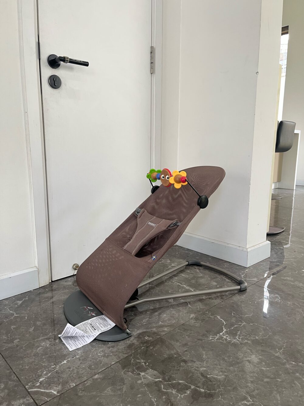 Ghế rung BabyBjorn vải mesh màu brown (kèm thanh đồ chơi, còn túi vải đựng bảo quản) - Ảnh 7