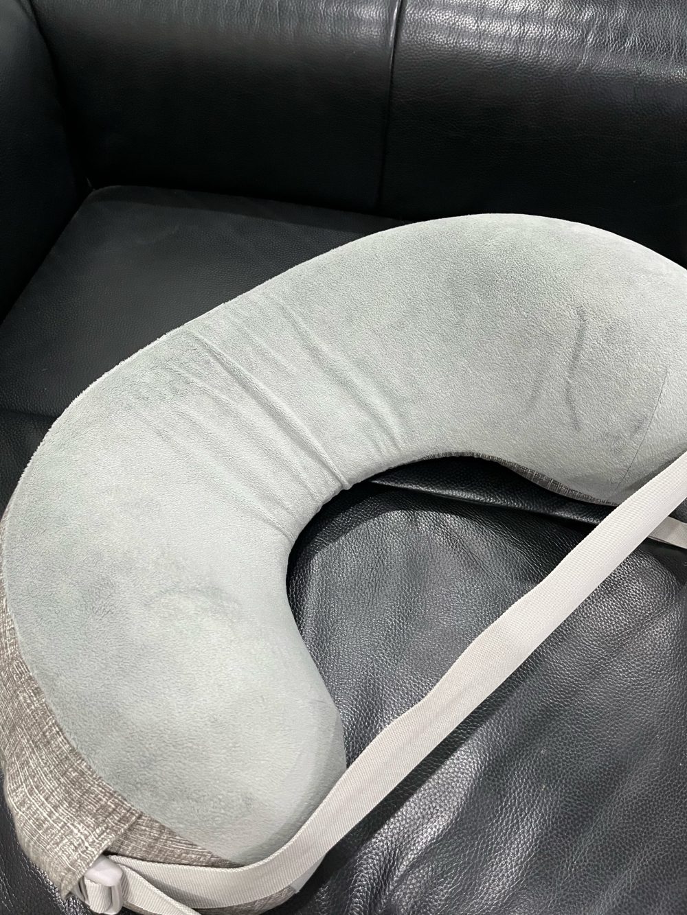 Gối cho bé bú Ergobaby pillow màu Grey (no box) - Ảnh 2