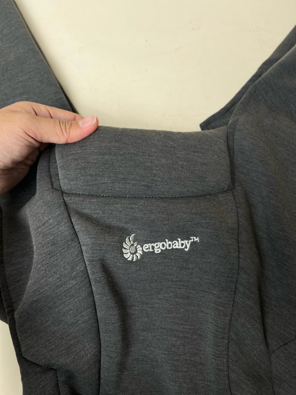 Địu sơ sinh Ergobaby Embrace & soft air mesh vải lưới sợi thoáng khí, màu xám (no box) - Ảnh 7