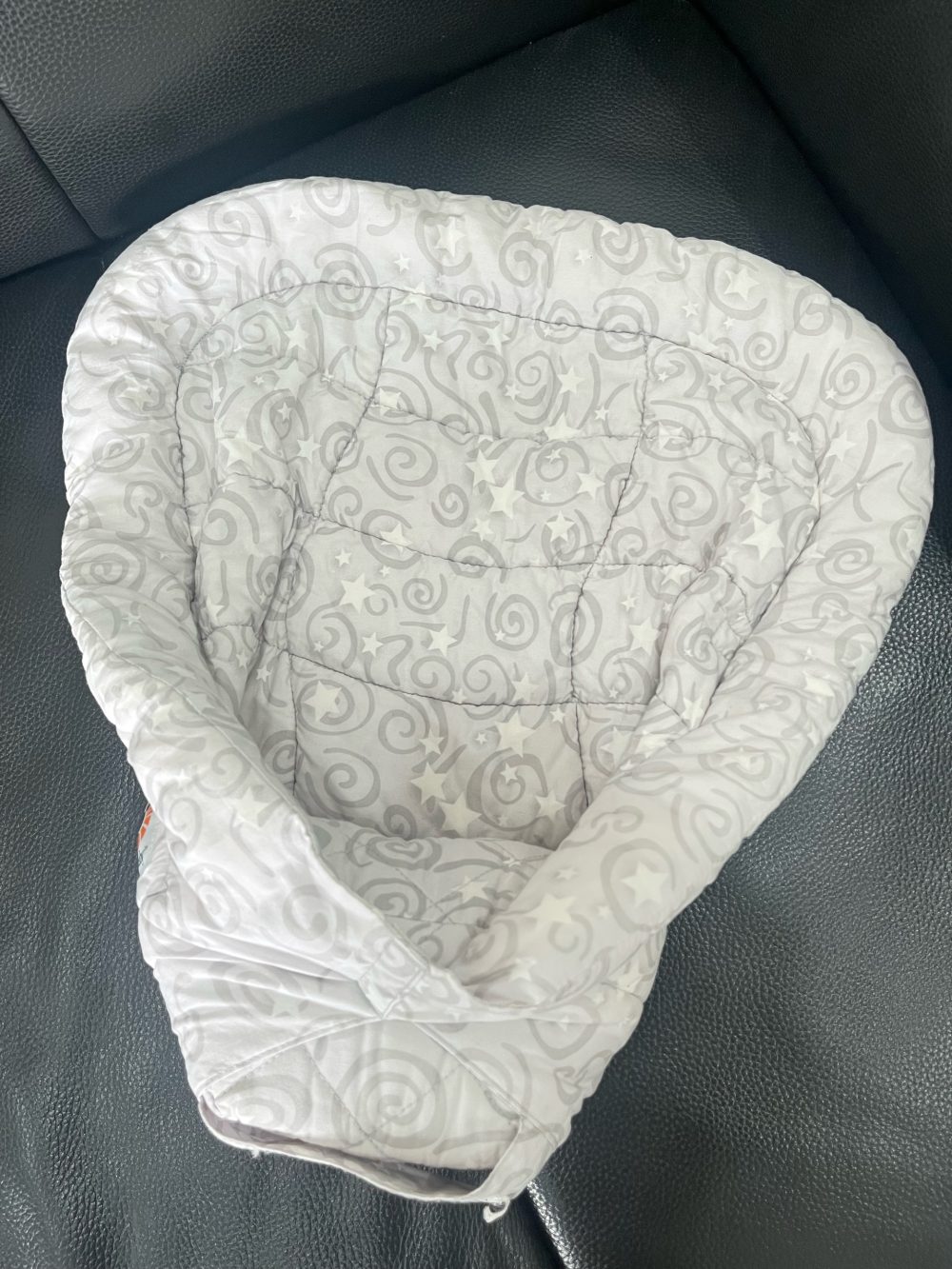 Ủ kén sơ sinh địu Ergobaby màu trắng hoạ tiết 0m+ ( no box) - Ảnh 10