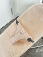 Ghế rung BabyBjorn vải lưới Mesh (màu hồng nhạt) - Ảnh 3