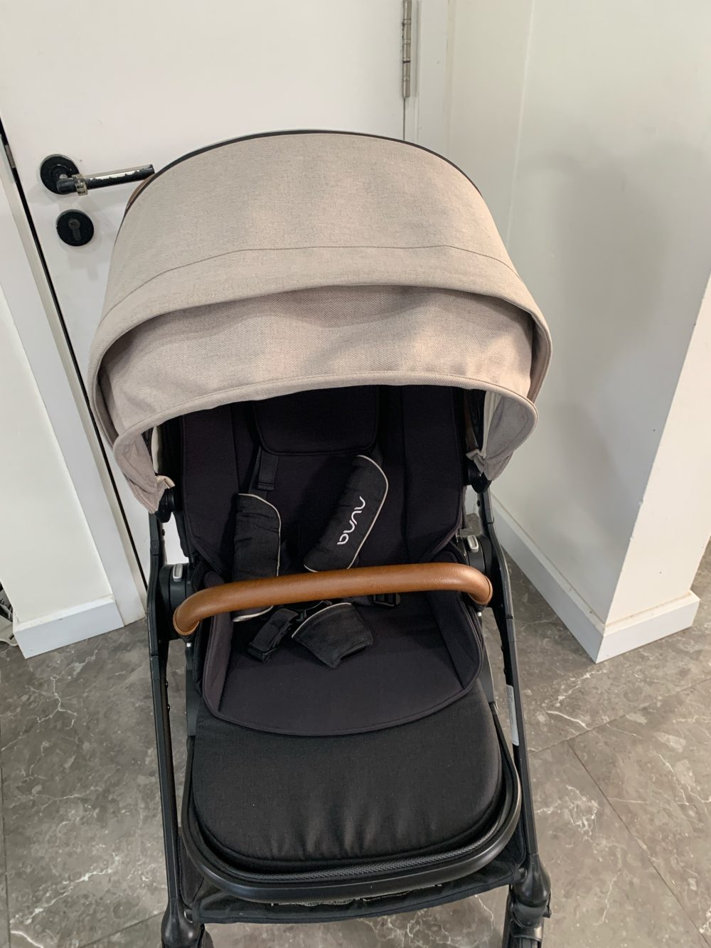 Xe đẩy Nuna Triv màu be khung đen - Ảnh 5