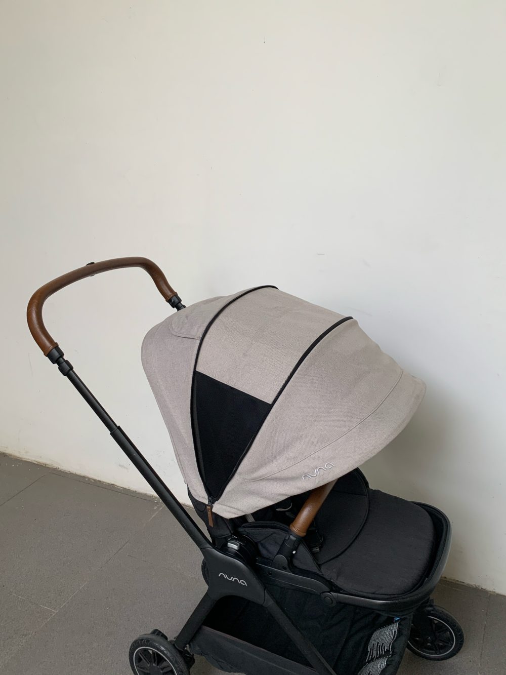 Xe đẩy Nuna Triv màu xám be (khung đen) - Ảnh 5