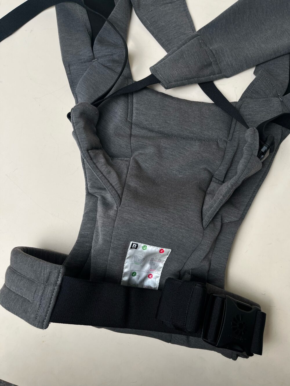 Địu sơ sinh Ergobaby Embrace & soft air mesh vải lưới sợi thoáng khí, màu xám (no box) - Ảnh 9