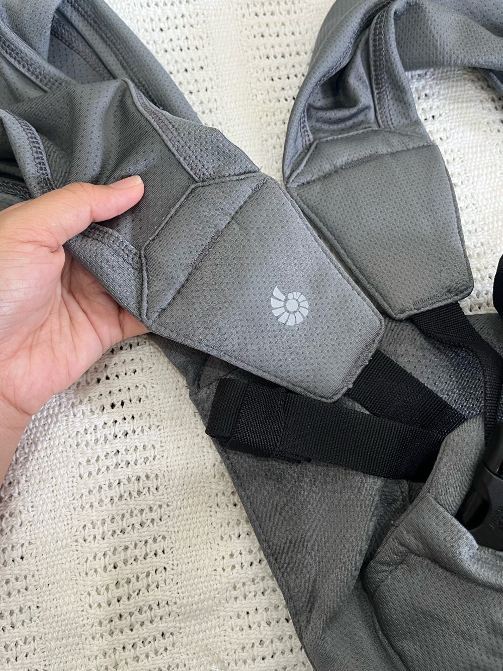 Địu Ergobaby Embrace & Soft Air Mesh vải sợi lưới thoáng khí, màu xám (sơ sinh -> 11,3kg) - Ảnh 7