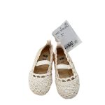 Giày vải màu kem H&M ( size: 18/19, 11.1cm - nguyên tag)
