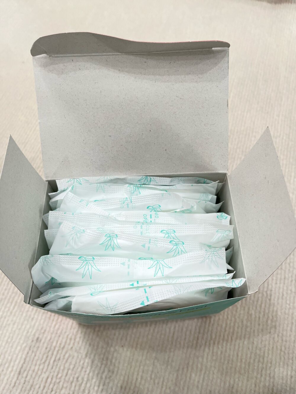 Miếng dán thấm sữa nha đam Pigeon (30 miếng) và túi rác đựng tả, bĩm Babay Tattoo (70 túi) - Ảnh 6