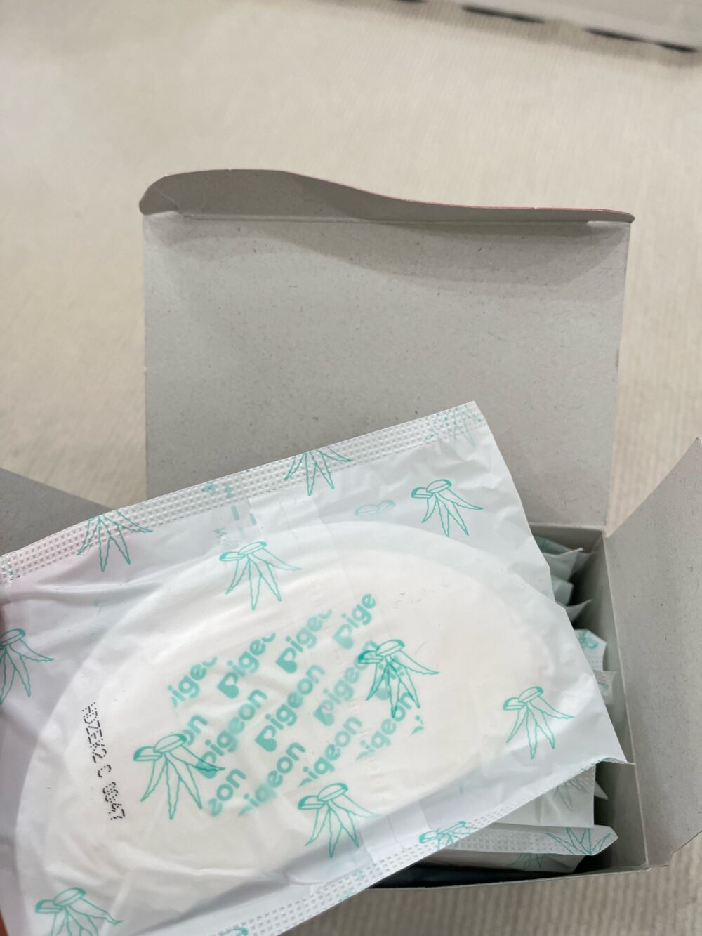 Miếng dán thấm sữa nha đam Pigeon (30 miếng) và túi rác đựng tả, bĩm Babay Tattoo (70 túi) - Ảnh 7