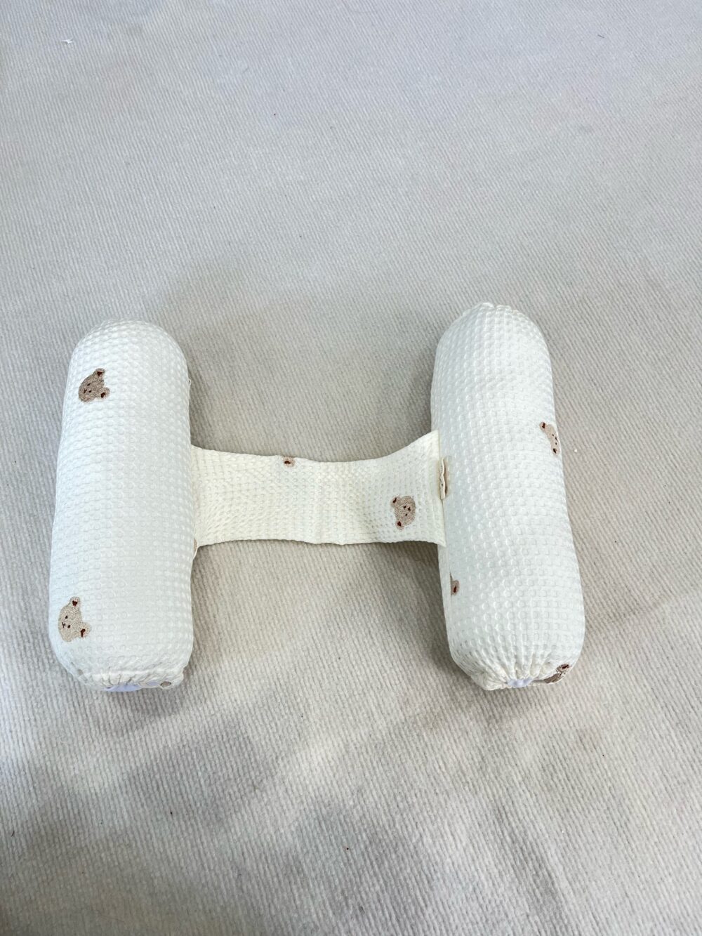 Gối chặn chống giật mình Mochee tổ ong thêu gấu vải waffle ( 0m+) - Ảnh 3