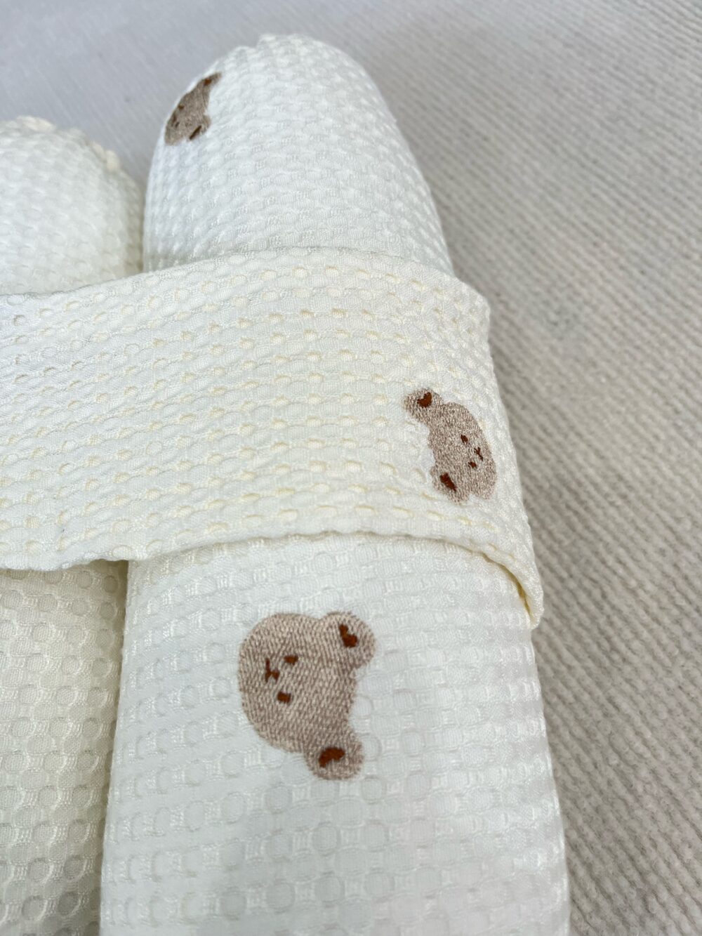 Gối chặn chống giật mình Mochee tổ ong thêu gấu vải waffle ( 0m+) - Ảnh 4