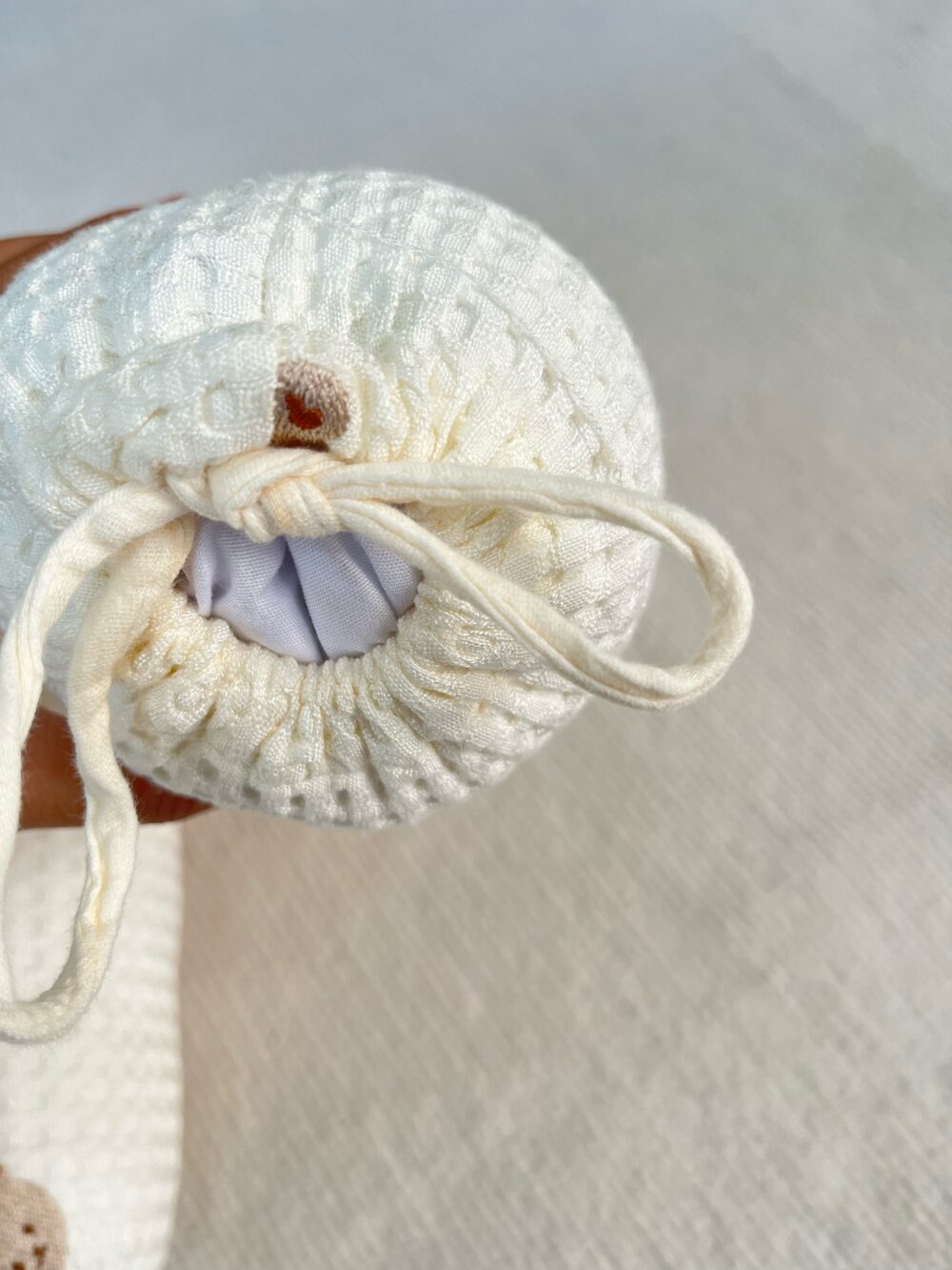 Gối chặn chống giật mình Mochee tổ ong thêu gấu vải waffle ( 0m+) - Ảnh 8