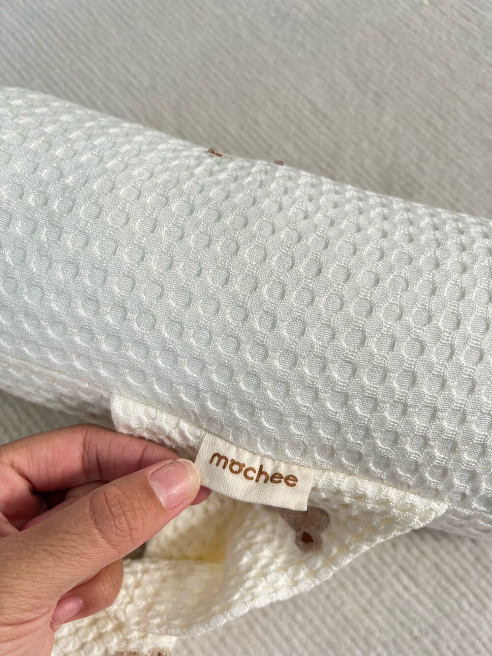 Gối chặn chống giật mình Mochee tổ ong thêu gấu vải waffle ( 0m+) - Ảnh 9