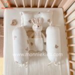 Gối chặn chống giật mình Mochee tổ ong thêu gấu vải waffle ( 0m+) - Ảnh 10