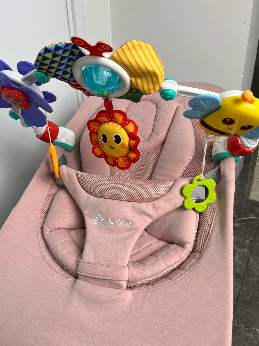 Ghế rung Ergobaby Evolve Bouncer 3in1, màu hồng (tặng kèm thanh đồ chơi) - Ảnh 3