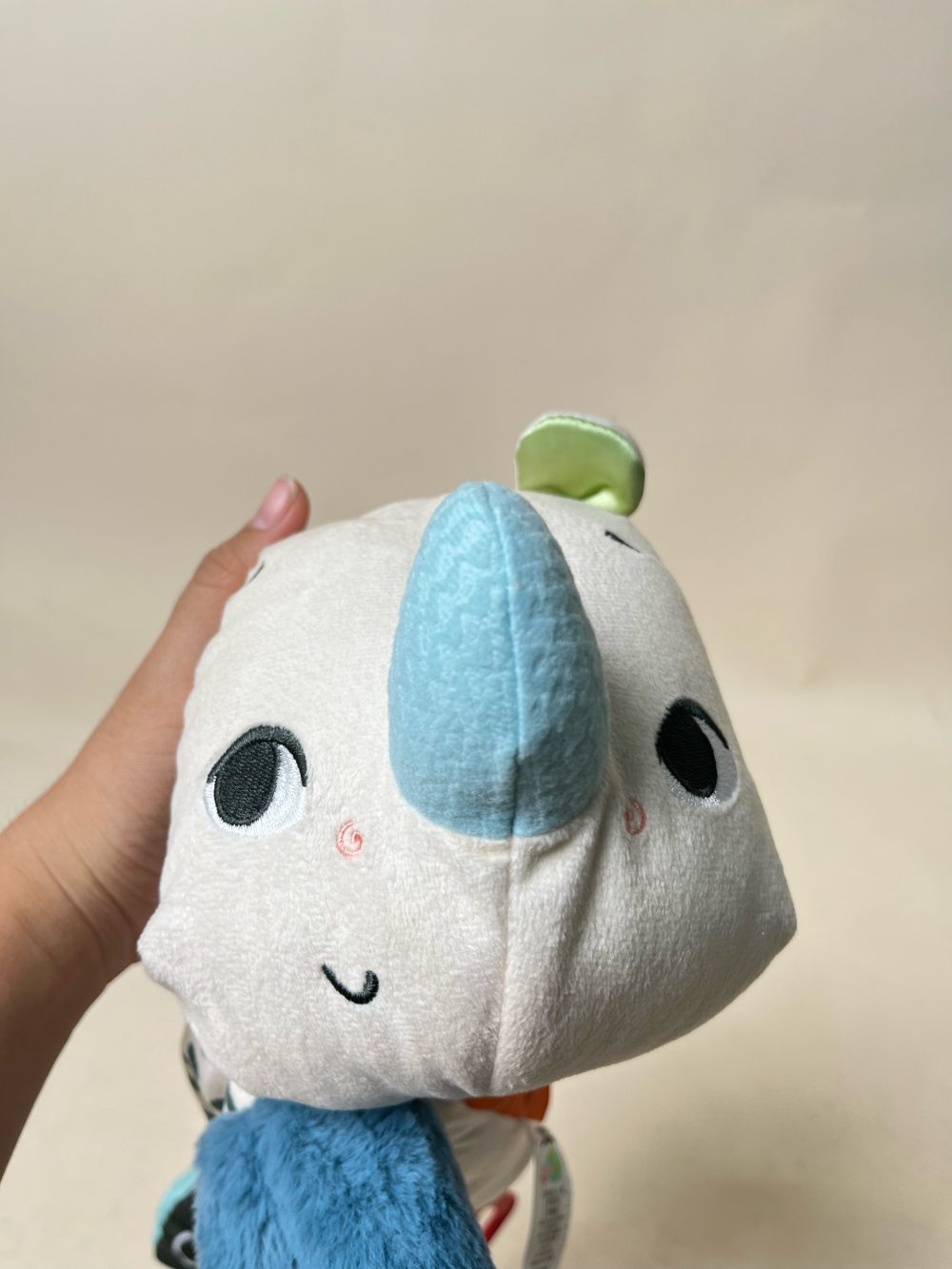 Đồ chơi gối ôm tê giác Fisher Price & lục lạc hình gấu xúc xắc Jumisie - Ảnh 3