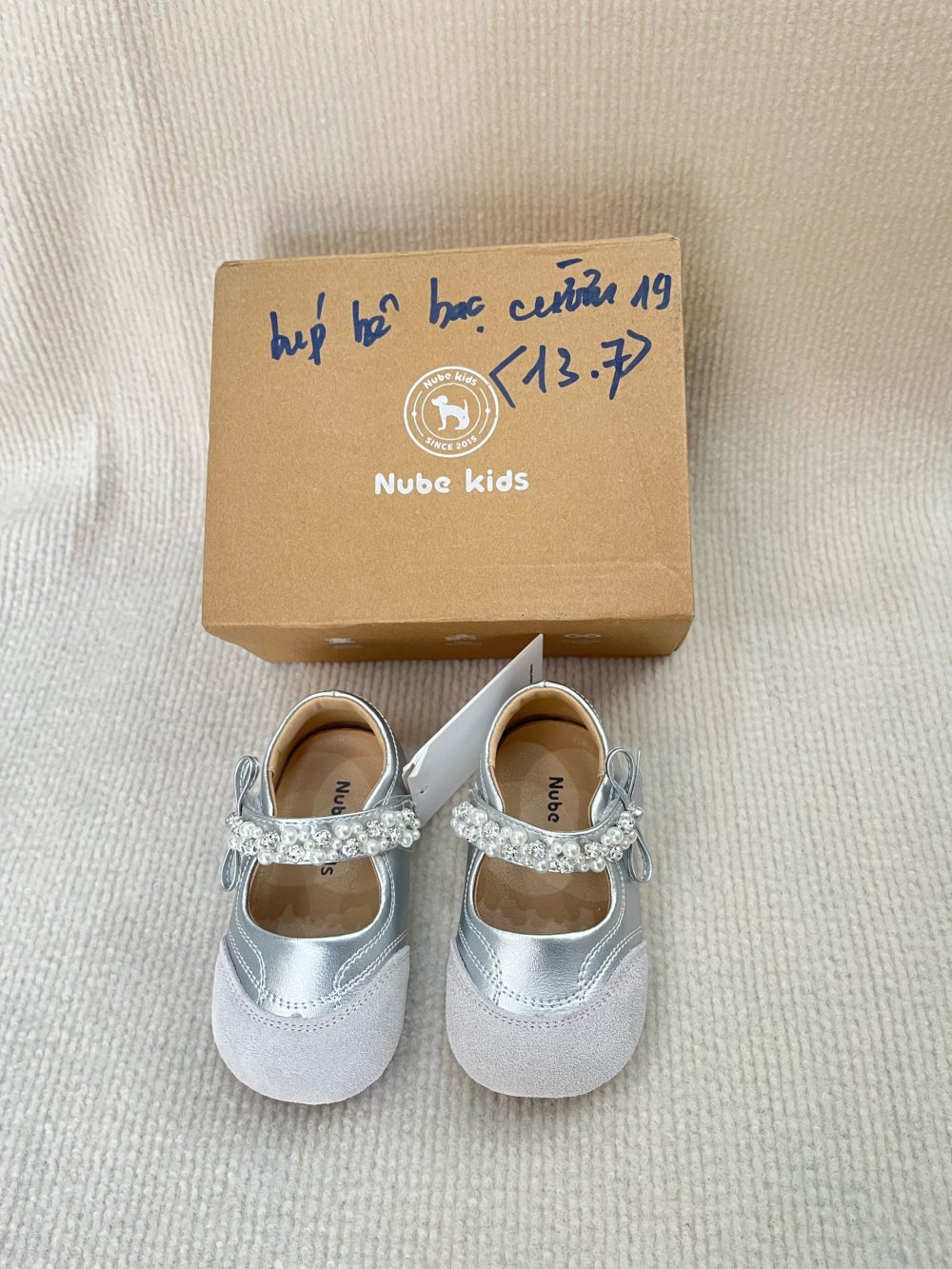 Giày búp bê đính cườm Nube kids màu bạc fullbox (size: 19) - Ảnh 6