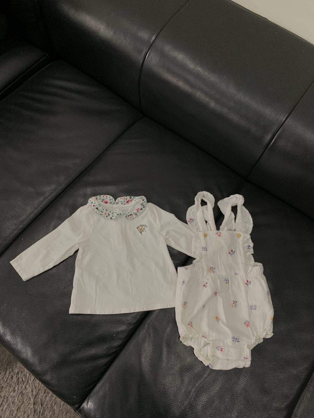 Set 2 bộ yếm kèm bodysuit mix brand H&M, Morthercare, Obaibi hoạ tiết hoa trắng, hồng (size:6/9M) - Ảnh 5