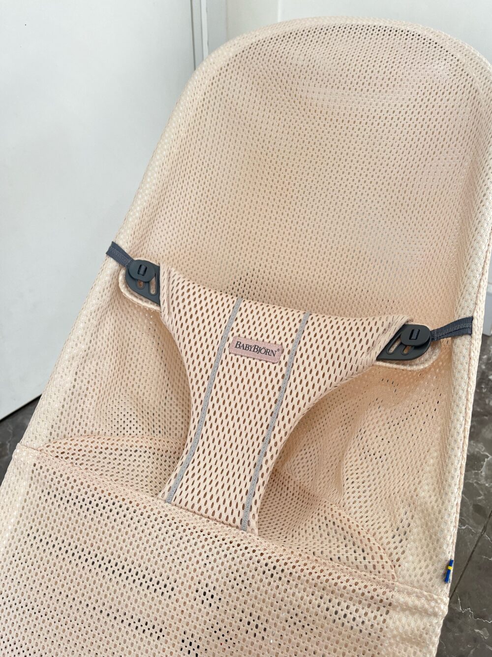 Ghế rung BabyBjorn vải lưới Mesh (màu hồng nhạt) - Ảnh 5