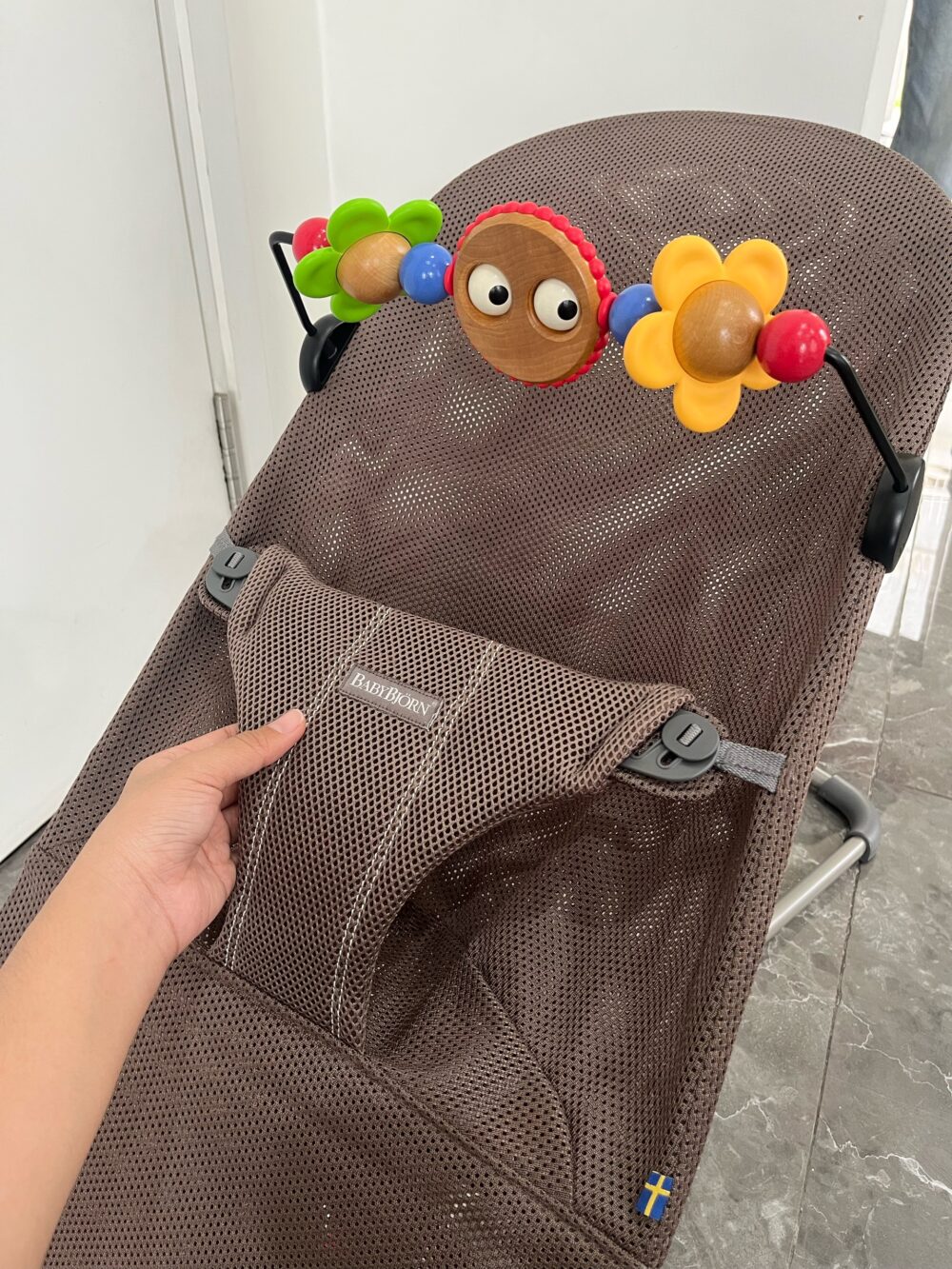 Ghế rung BabyBjorn vải mesh màu brown (kèm thanh đồ chơi, còn túi vải đựng bảo quản) - Ảnh 11