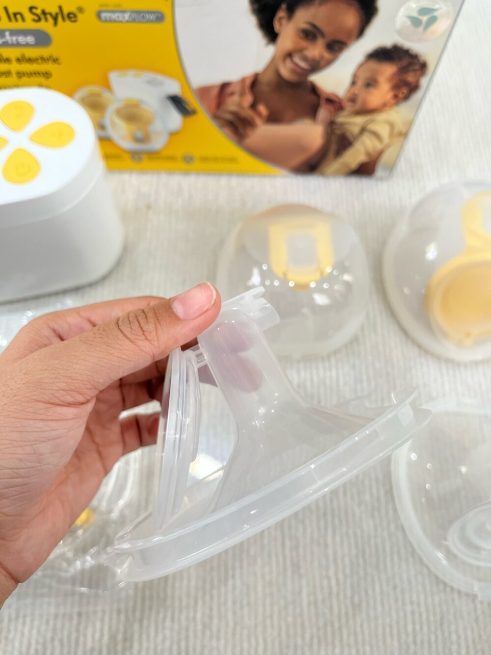 Máy hút sữa rảnh tay Medela Pump in Style MaxFlow Hands-free ( full box) - Ảnh 5