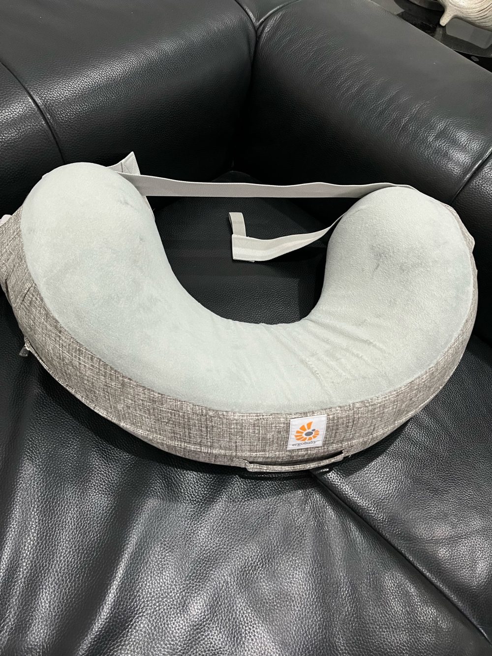Gối cho bé bú Ergobaby pillow màu Grey (no box) - Ảnh 7