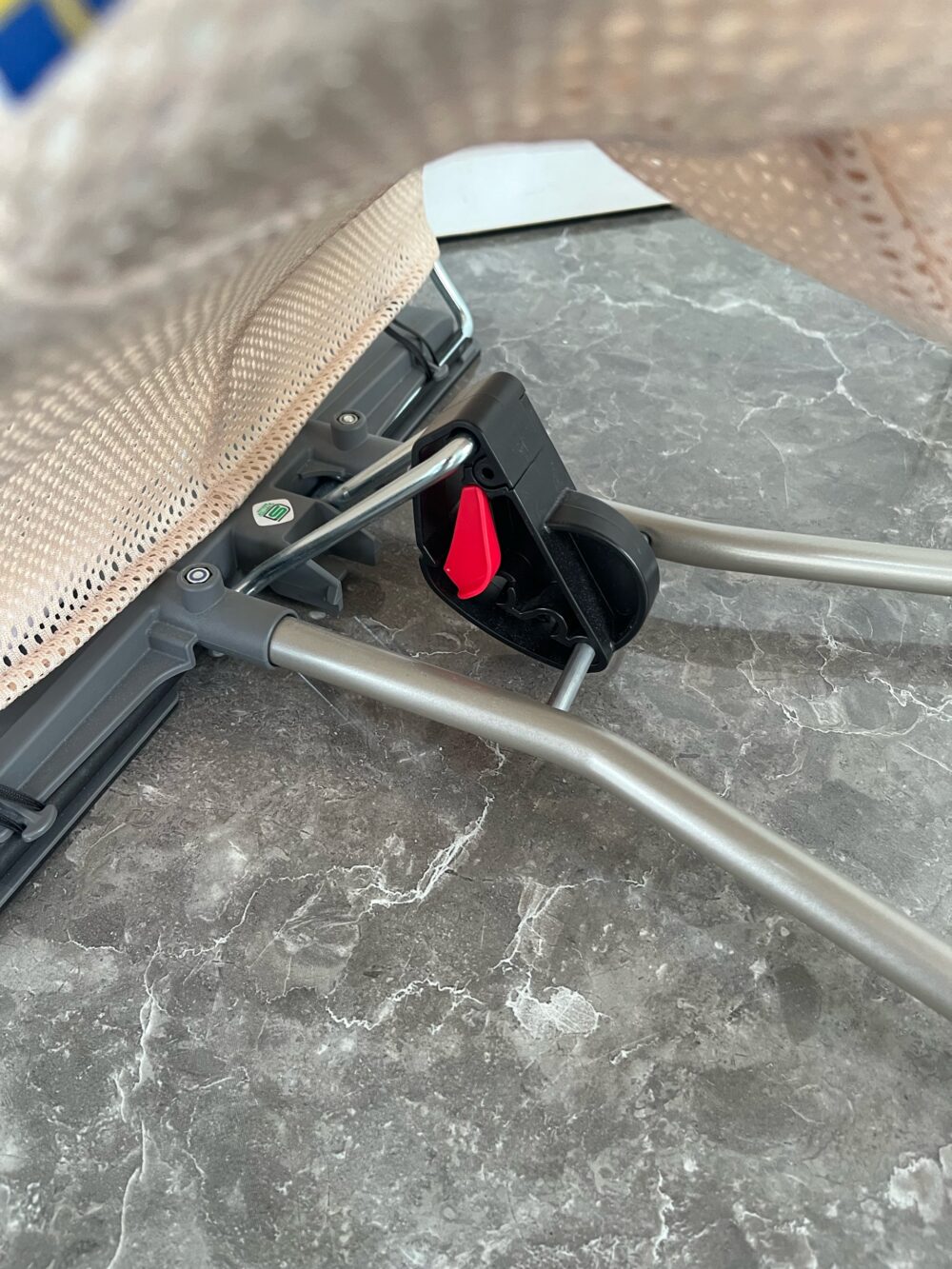 Ghế rung BabyBjorn vải lưới Mesh (màu hồng nhạt) - Ảnh 2