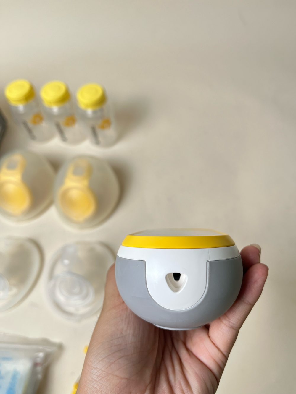 Máy hút sữa Medela Freestyle Handfree còn BH 6/2027 (full box) - Ảnh 25