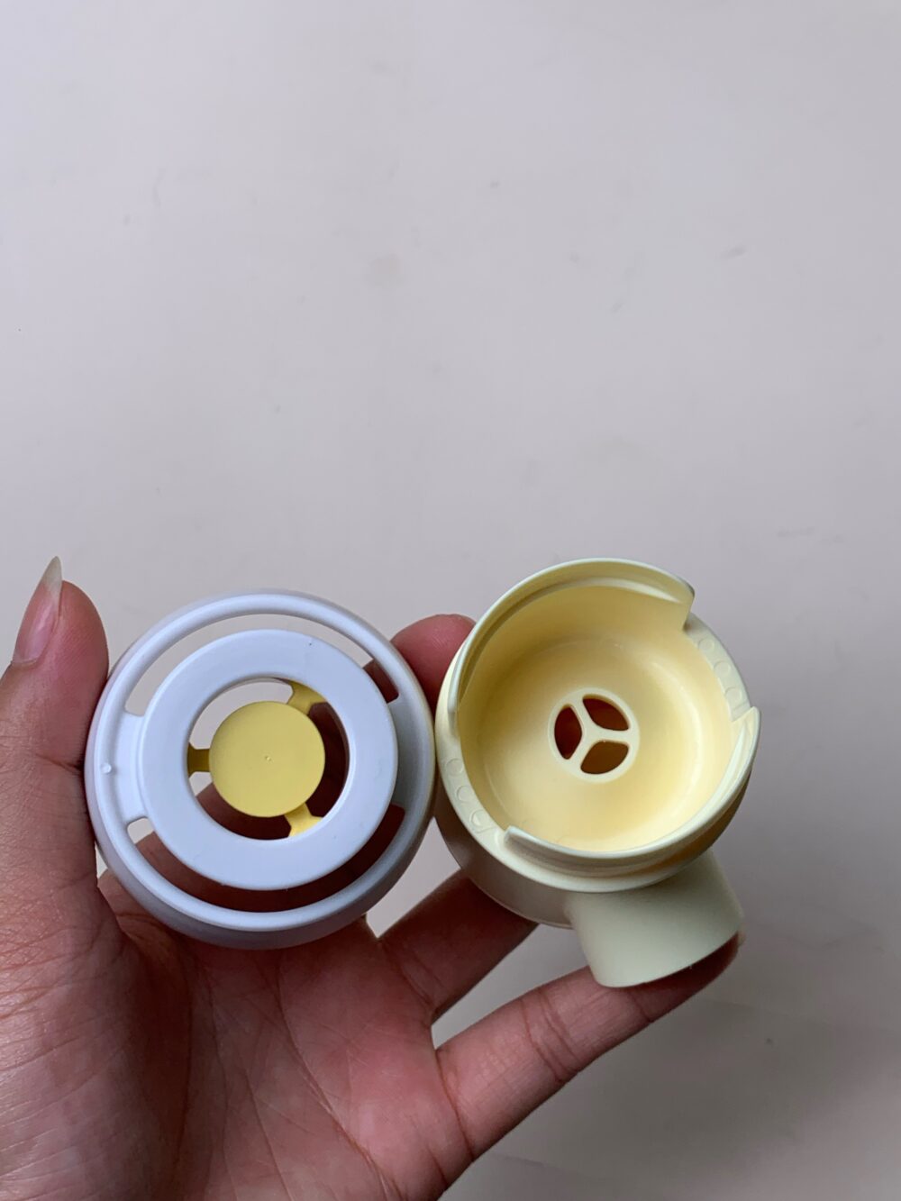 Máy hút sữa Medela Sonata fullbox seal VNQ (tặng 5 bình trữ sữa Medela) - Ảnh 4