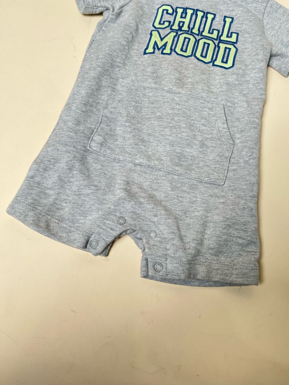 Set 3 bộ quần áo và bodysuit mix brand Carter’s, Uni Qlo (size: 12m) - Ảnh 3