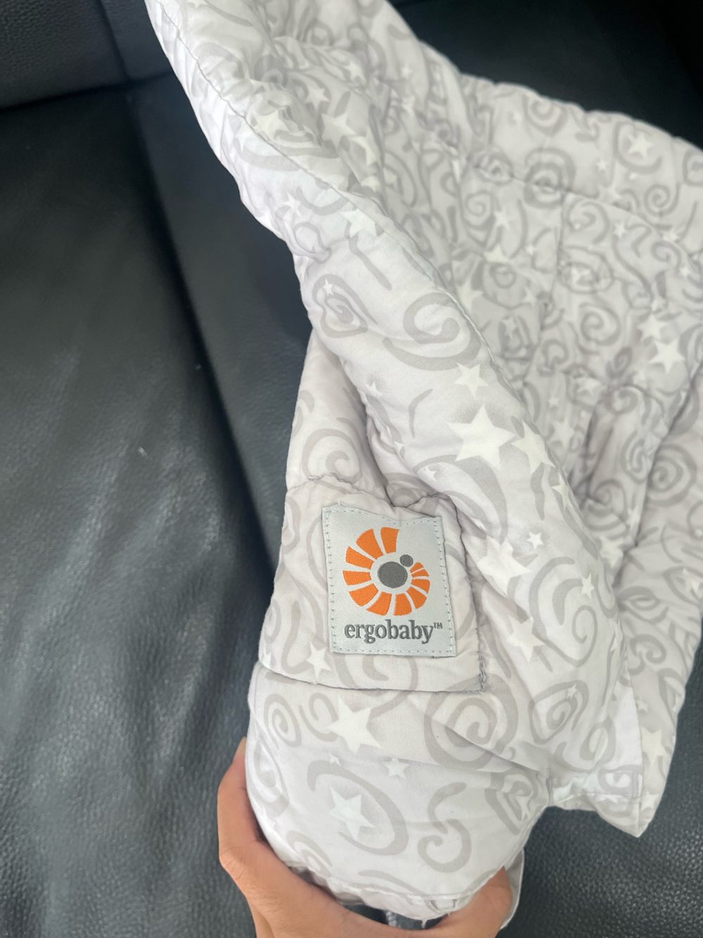 Ủ kén sơ sinh địu Ergobaby màu trắng hoạ tiết 0m+ ( no box) - Ảnh 3