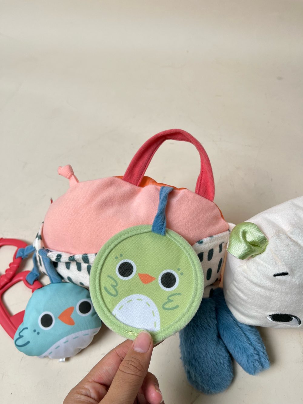 Đồ chơi gối ôm tê giác Fisher Price & lục lạc hình gấu xúc xắc Jumisie - Ảnh 9