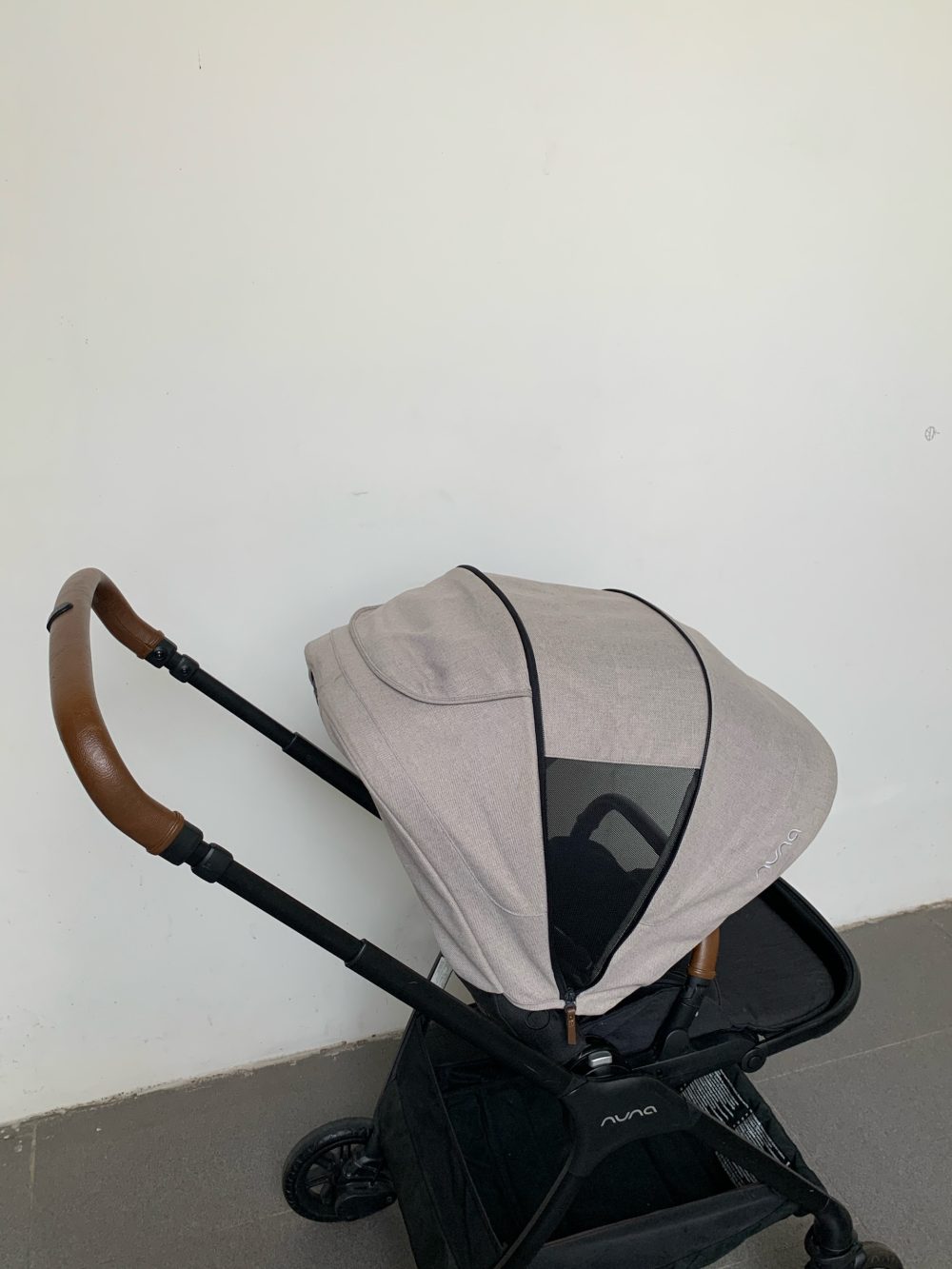 Xe đẩy Nuna Triv màu xám be (khung đen) - Ảnh 7