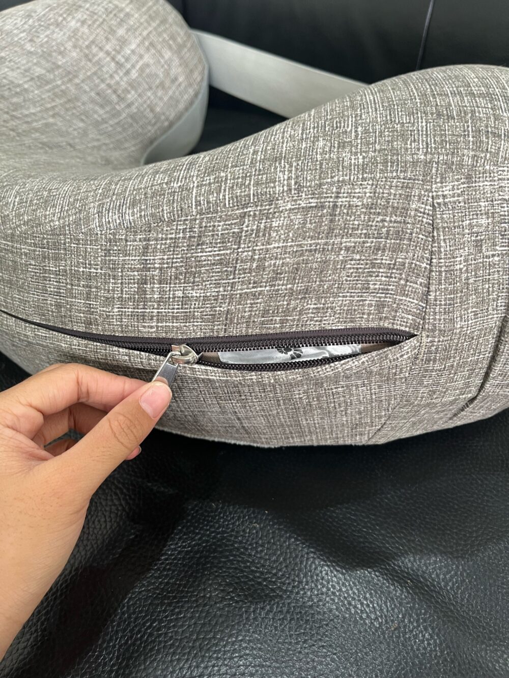 Gối cho bé bú Ergobaby pillow màu Grey (no box) - Ảnh 4