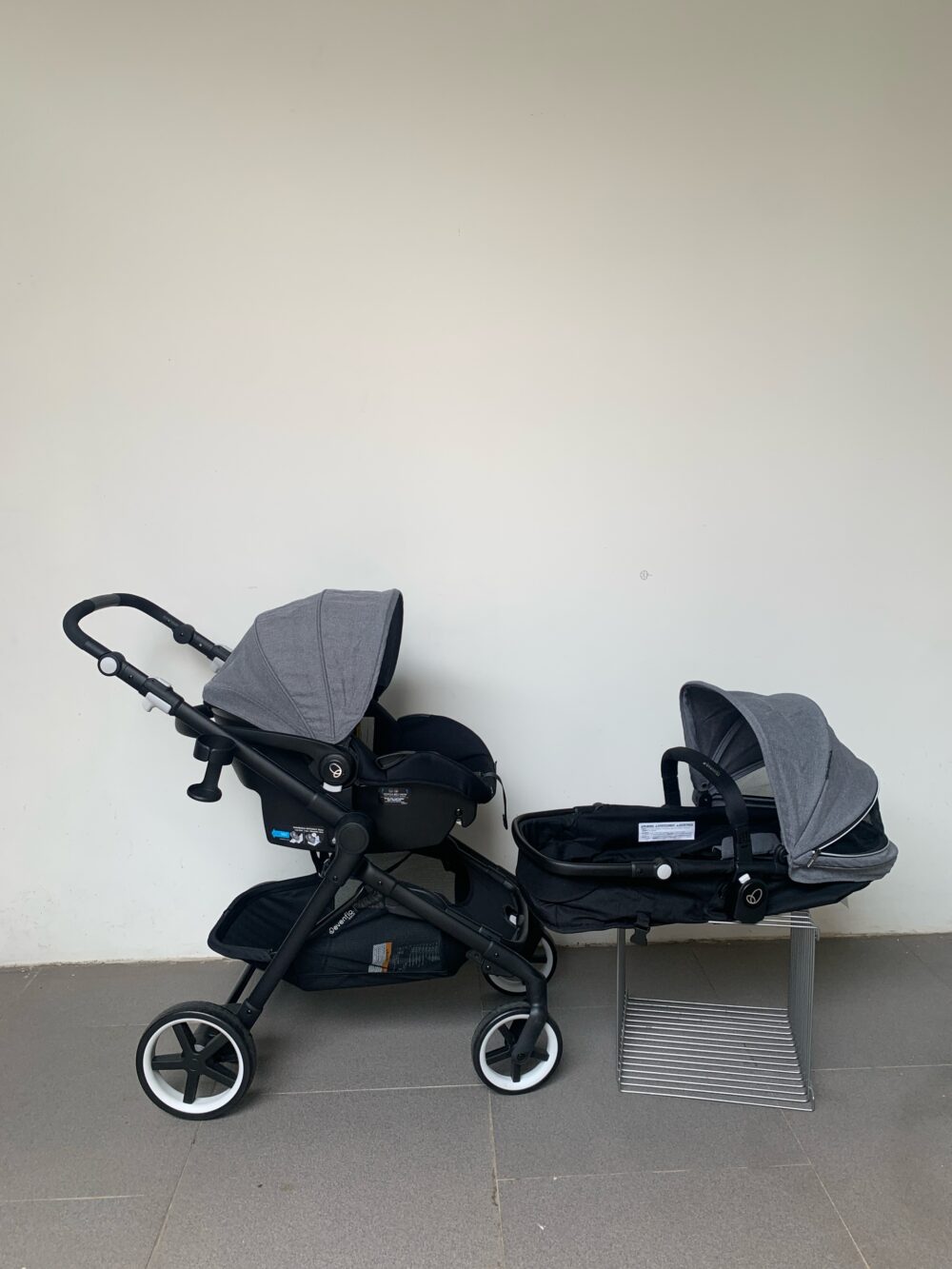 Bộ xe đẩy (khung xe, nôi sơ sinh, infant carseat) Evenflo Gold Pivot Xpand Travel System+ - Ảnh 2