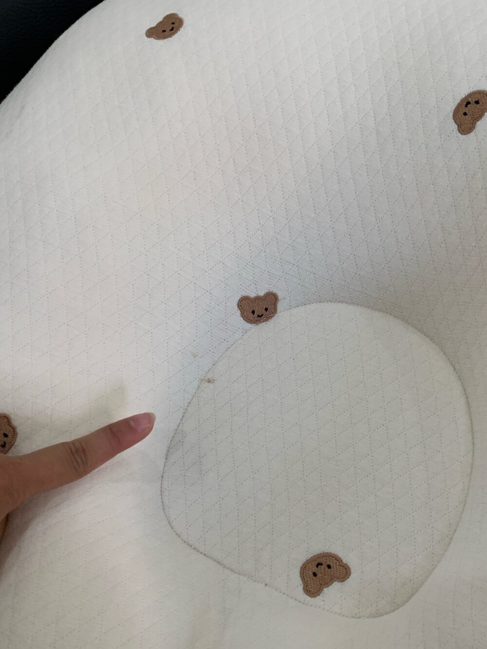 Gối chóng trào ngược Rototo bebe vải cotton lụa mát hoạ tiết gấu màu be - Ảnh 7