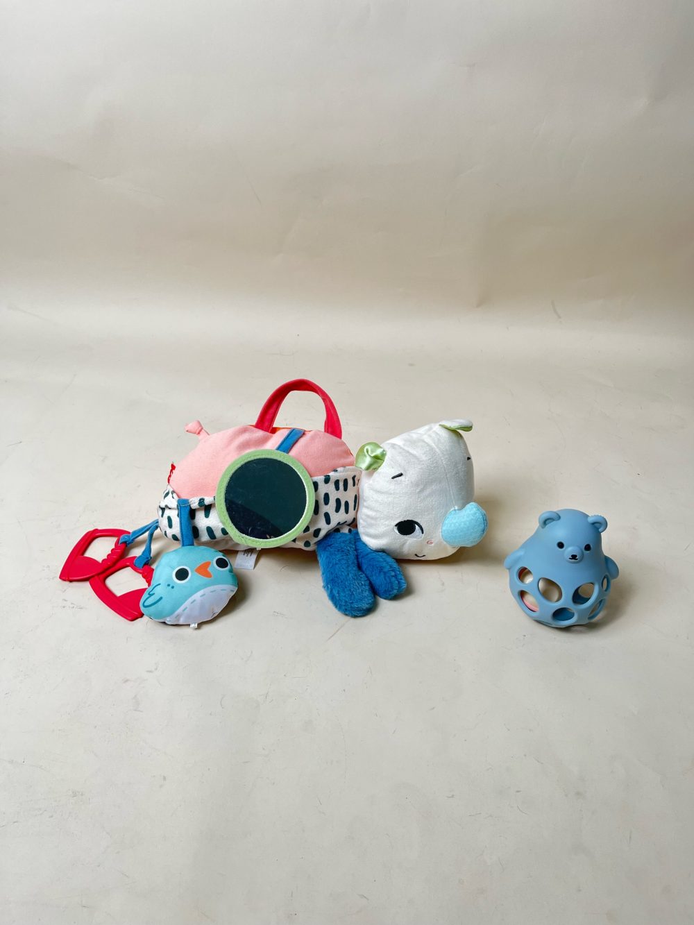 Đồ chơi gối ôm tê giác Fisher Price & lục lạc hình gấu xúc xắc Jumisie - Ảnh 4