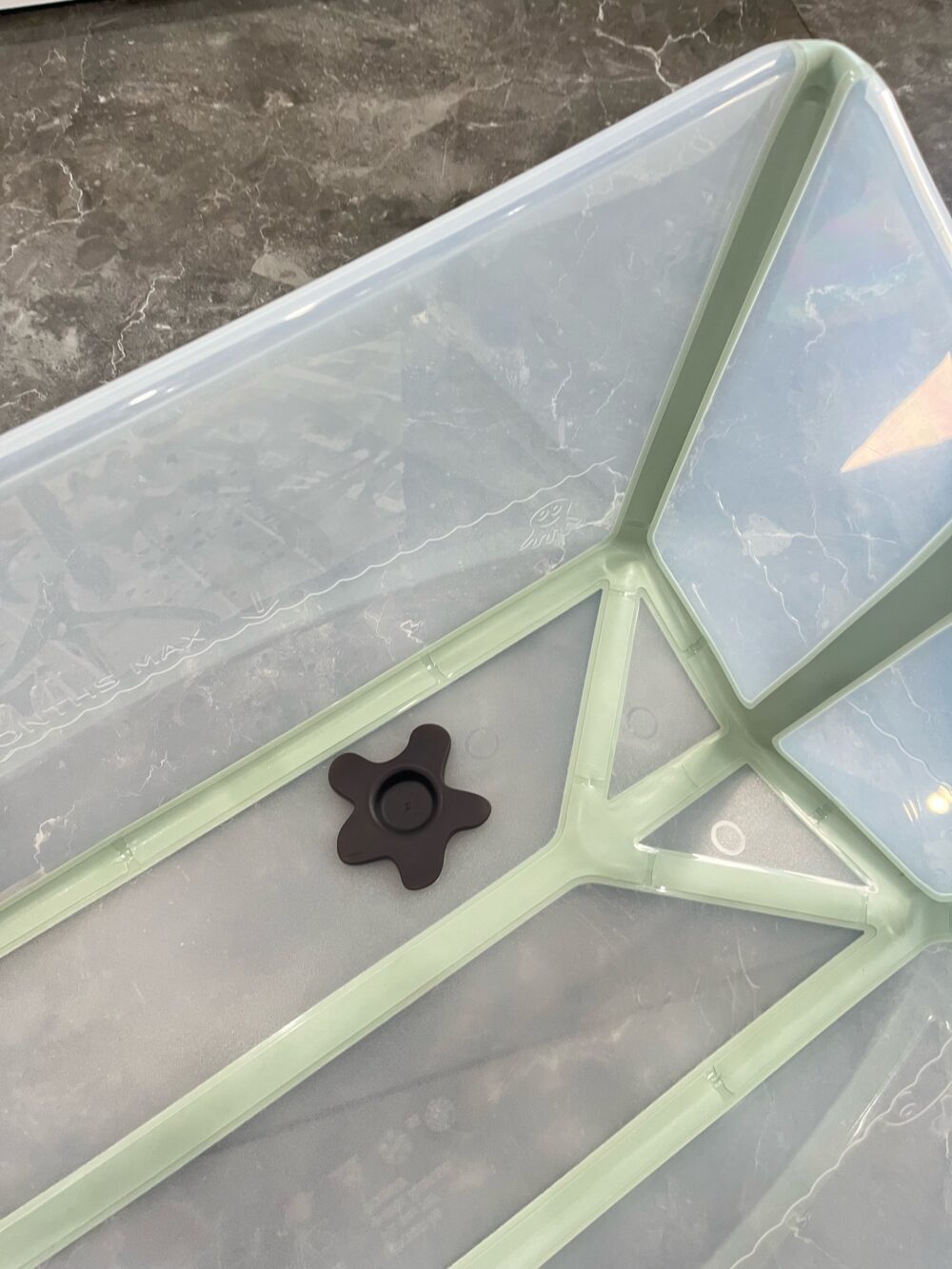 Bồn tắm gấp gọn kèm ghế tựa lưng cho bé có đế chống trượt, Stokke viền màu xanh lá ( full box) - Ảnh 12