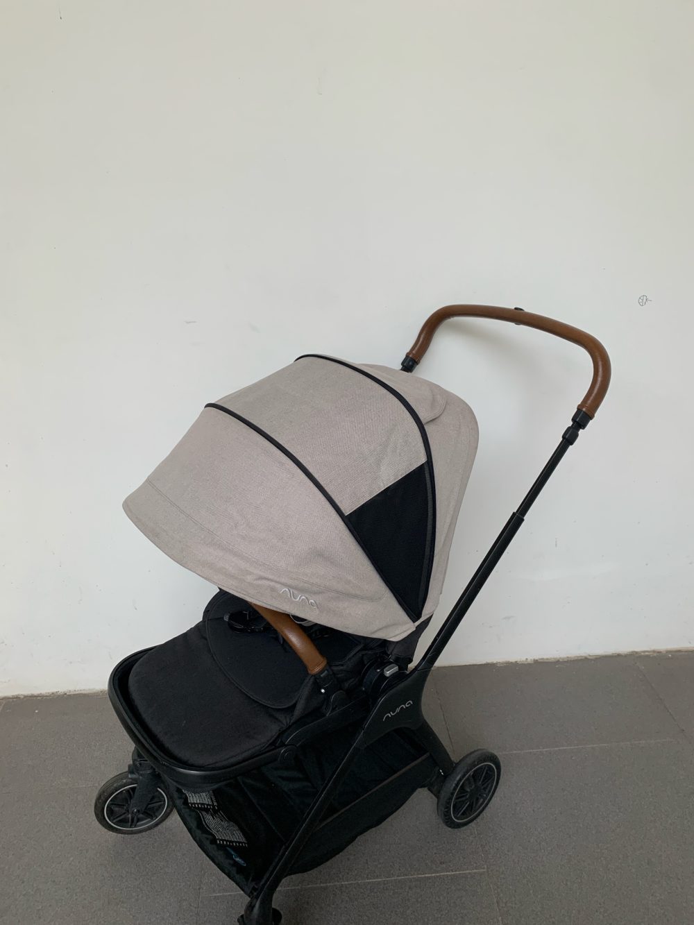 Xe đẩy Nuna Triv màu xám be (khung đen) - Ảnh 8