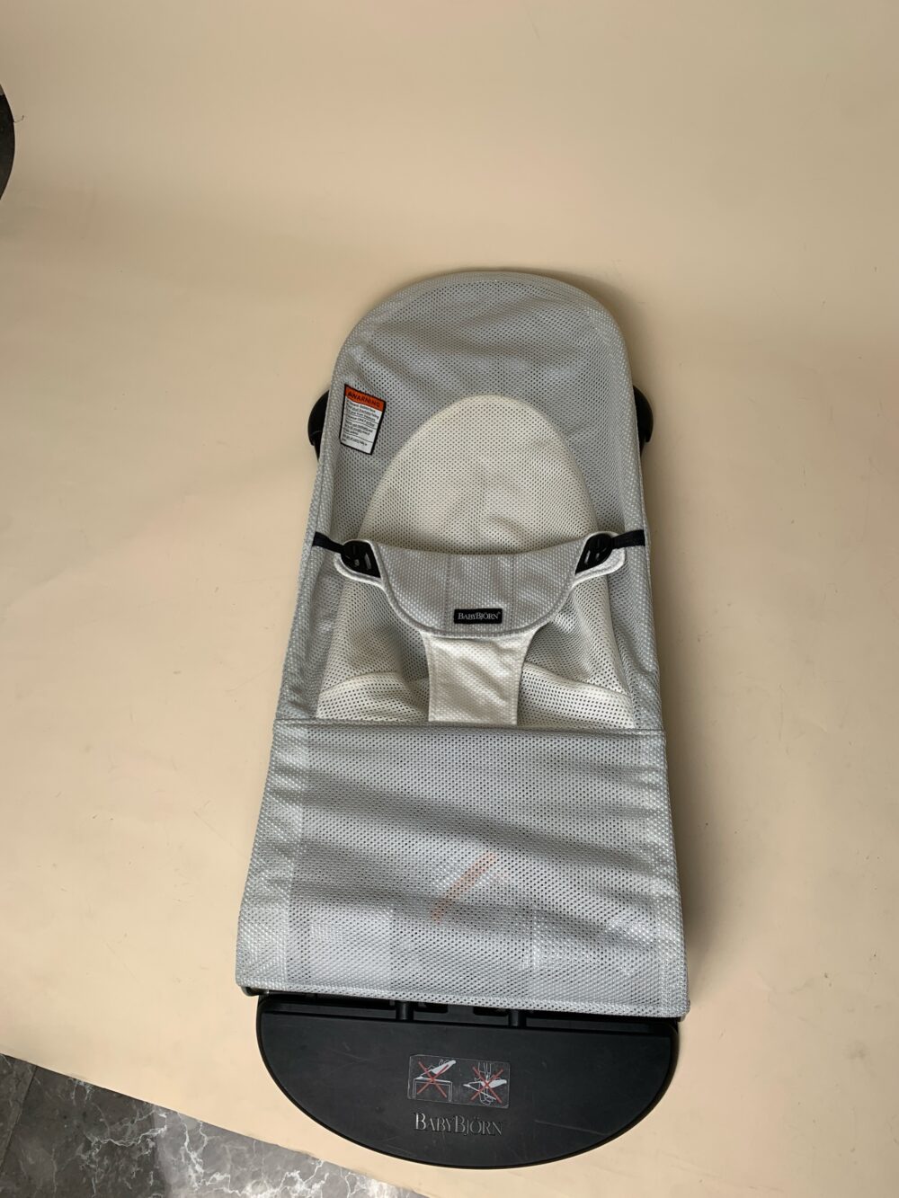 Ghế rung BabyBjorn vải lưới mesh màu xám trắng/xám - Ảnh 3