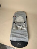 Ghế rung BabyBjorn vải lưới mesh màu xám trắng/xám - Ảnh 3