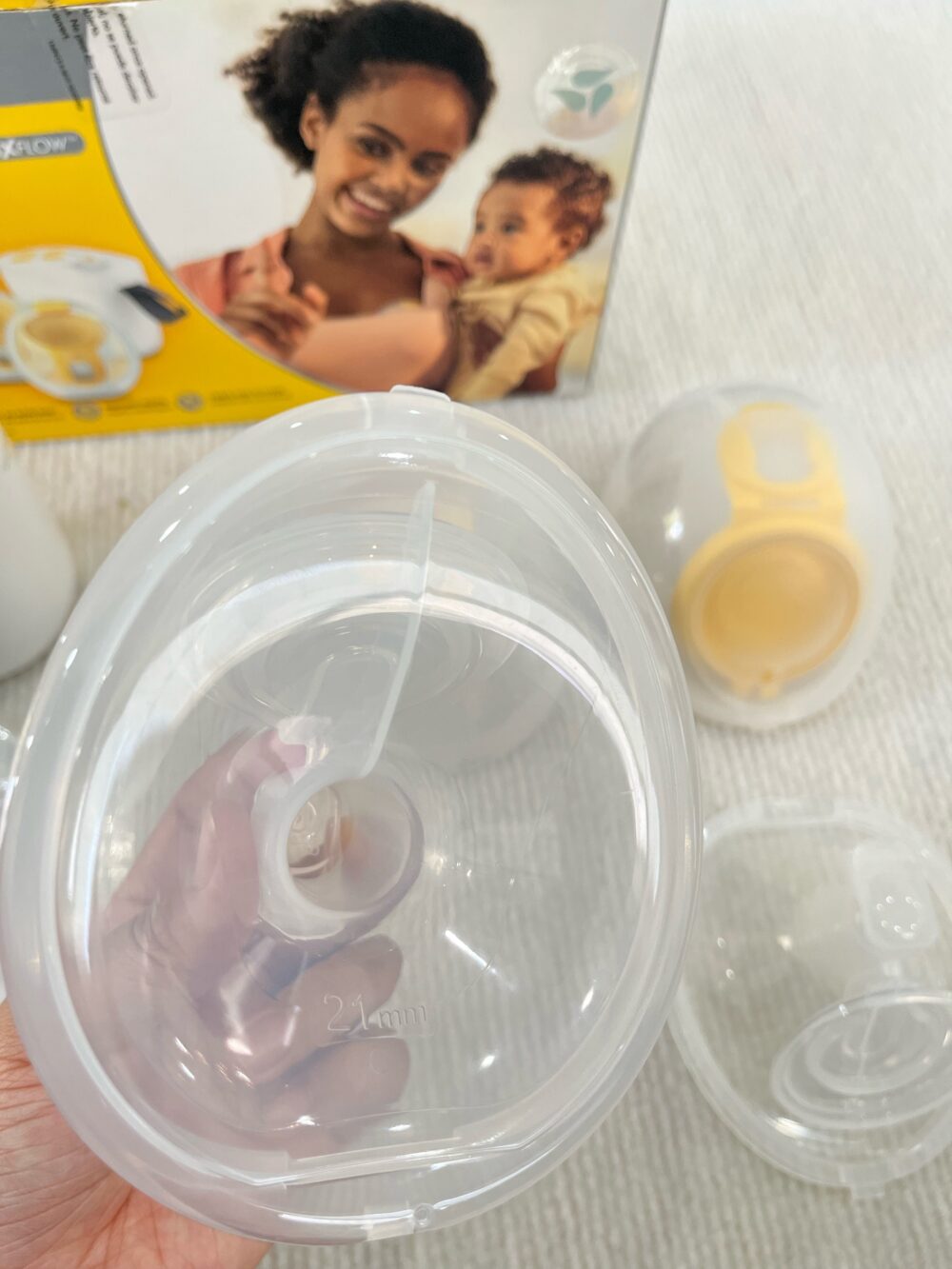 Máy hút sữa rảnh tay Medela Pump in Style MaxFlow Hands-free ( full box) - Ảnh 8