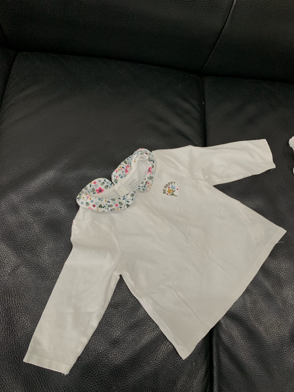 Set 2 bộ yếm kèm bodysuit mix brand H&M, Morthercare, Obaibi hoạ tiết hoa trắng, hồng (size:6/9M) - Ảnh 4