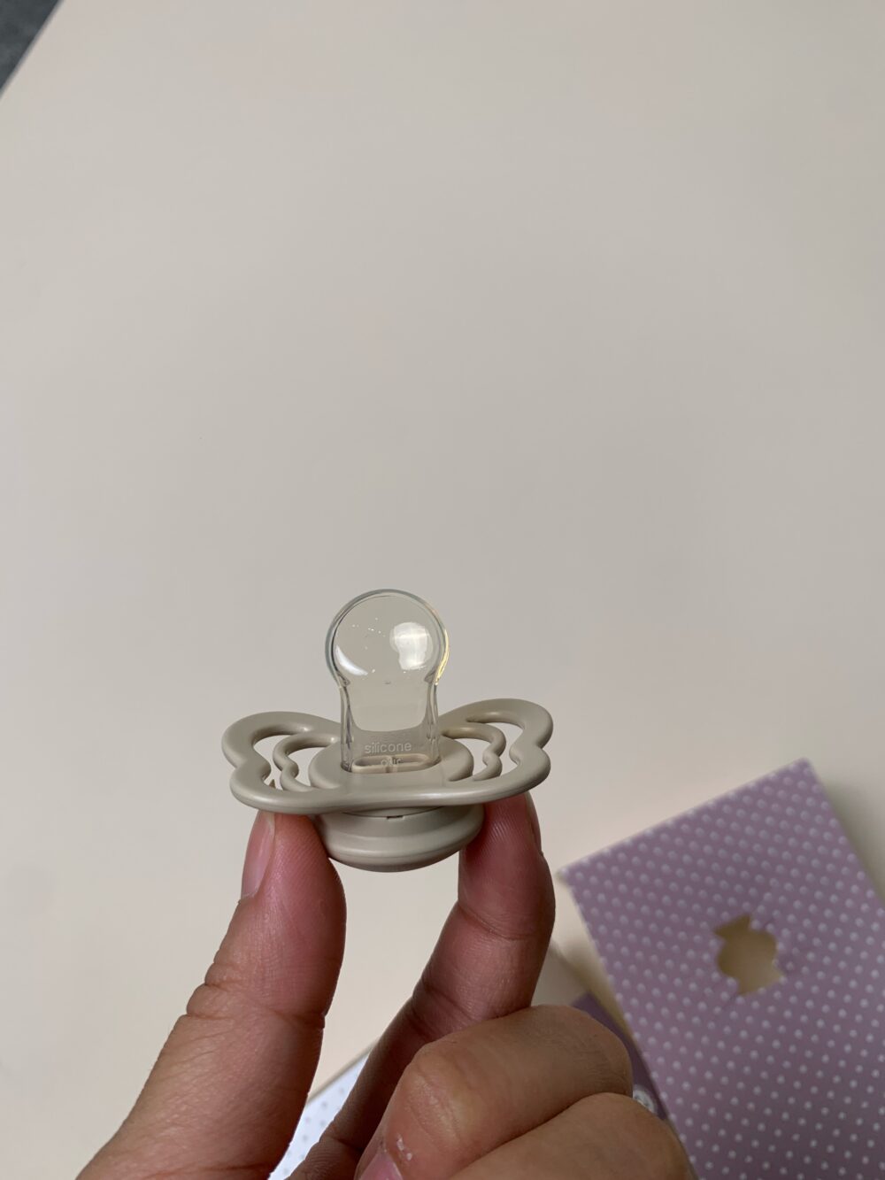 Ti giả silicone Bibs couture hình cánh bướm màu be size 1 (0-6m) (kèm hộp đựng) - Ảnh 5